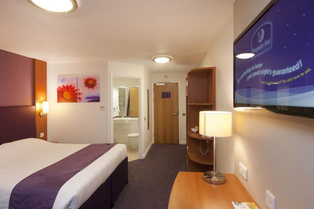 Premier Inn Manchester - Heaton Park 외부 사진